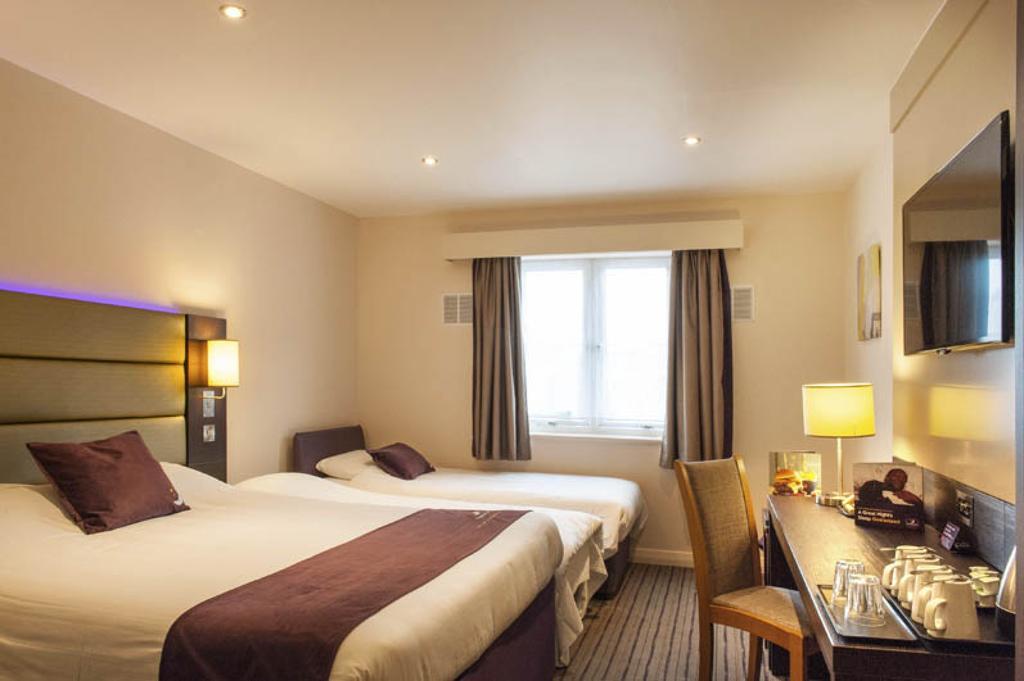 Premier Inn Aldershot Extérieur photo