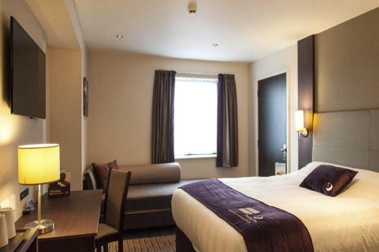 Premier Inn Aldershot Extérieur photo