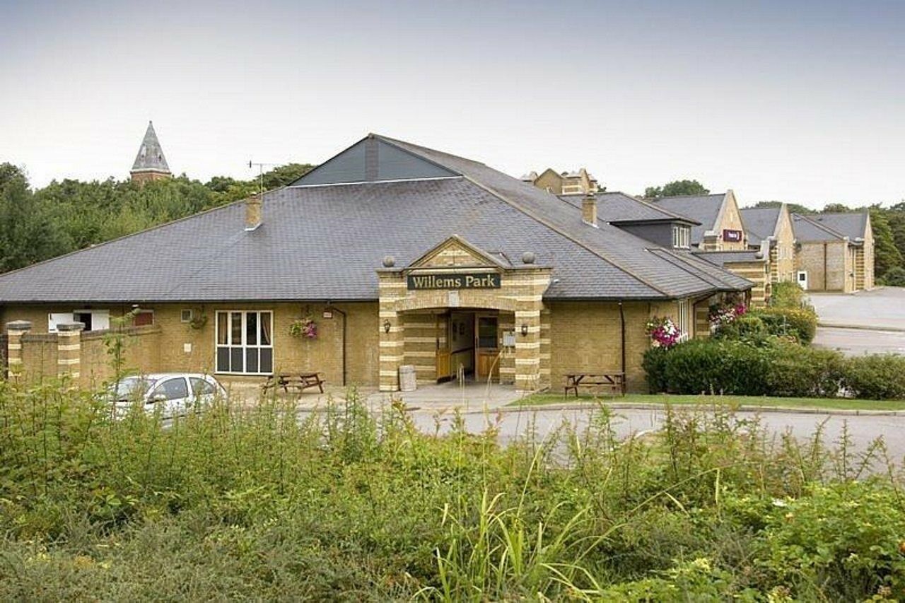 Premier Inn Aldershot Extérieur photo
